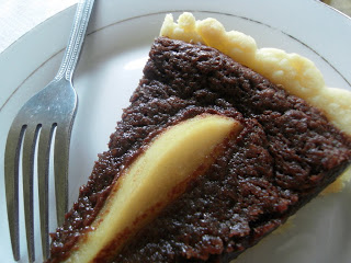 Pear and chocolate cake-tart