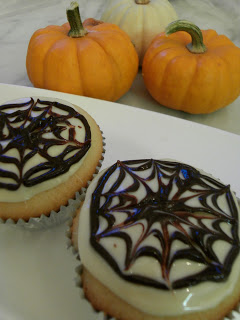 Halloween creepy cobweb cupcakes
