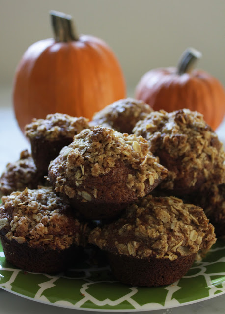 Pumpkin muffins with cinnamon streusel