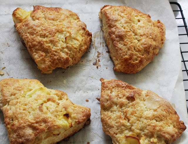 Apple and white cheddar scones