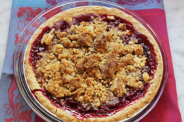 Cherry pie with almond crumble