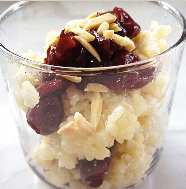 Cinnamon rice-pudding with cherry compote